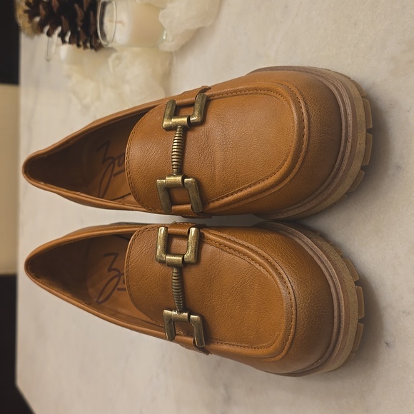 NEW! Zodiac Gemma Heeled Loafer in Size 7 US - Picture 2 of 7